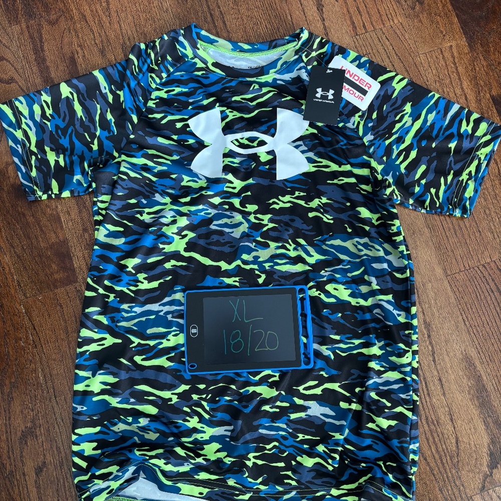 NWT Boys Under Armour Shirt Size 18/20 X Large